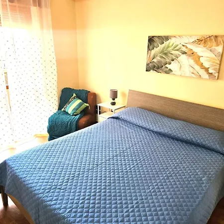 Al Centro Citta E Fronte Mare, Five Apples Apartament *